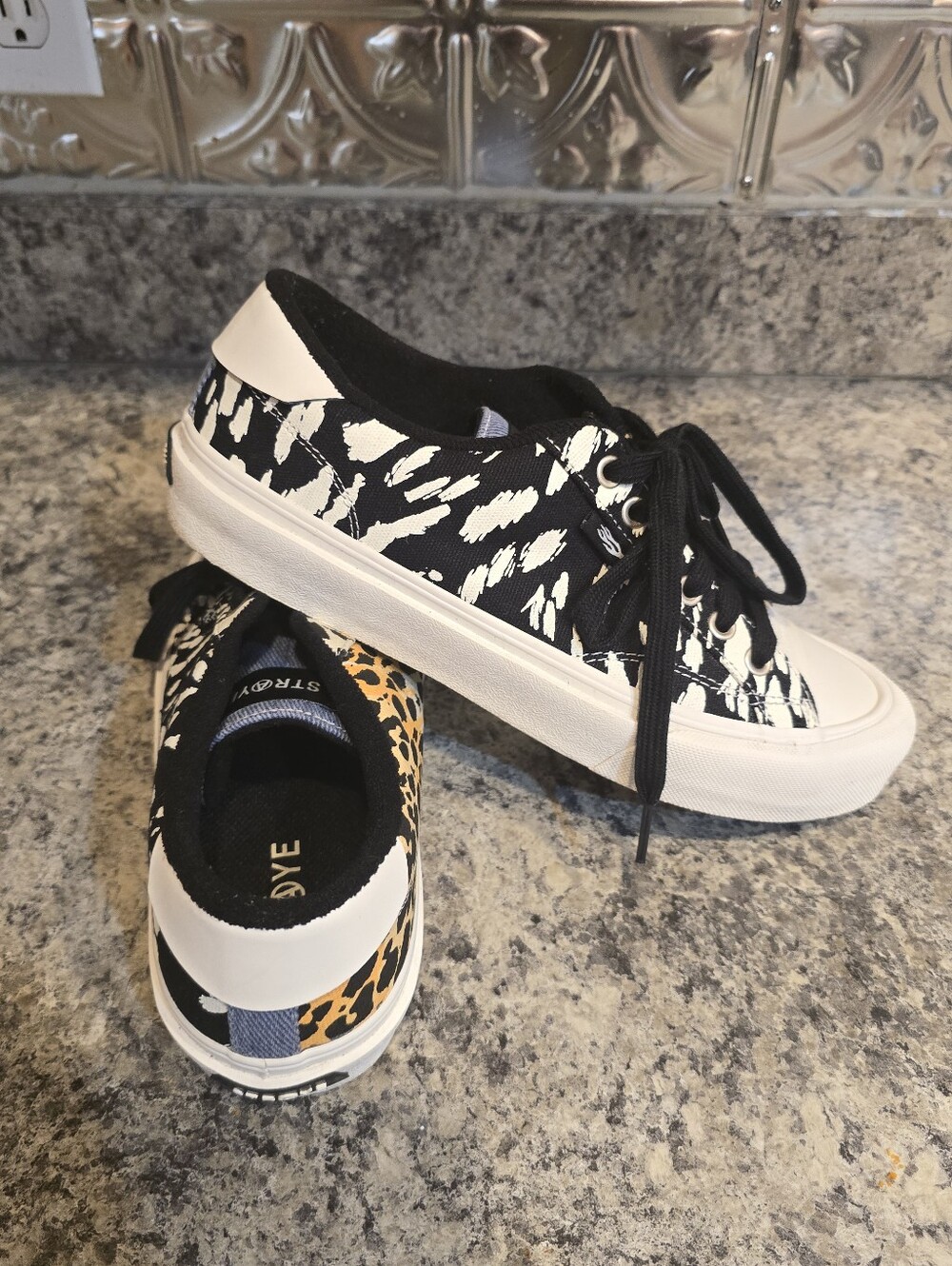 Straye Stanley Men's Lowtop Animal Print Skate Sneakers/Shoes Sz 9